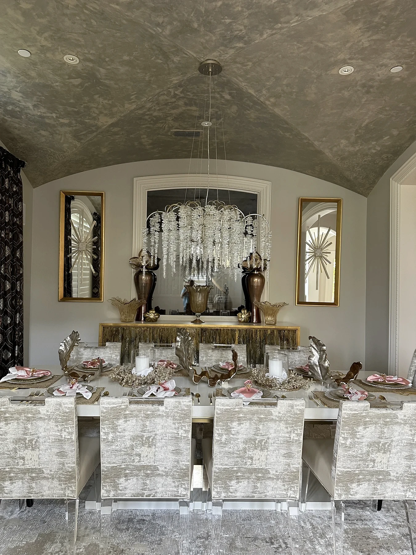 Dining room finishes from the HT Contractors project gallery