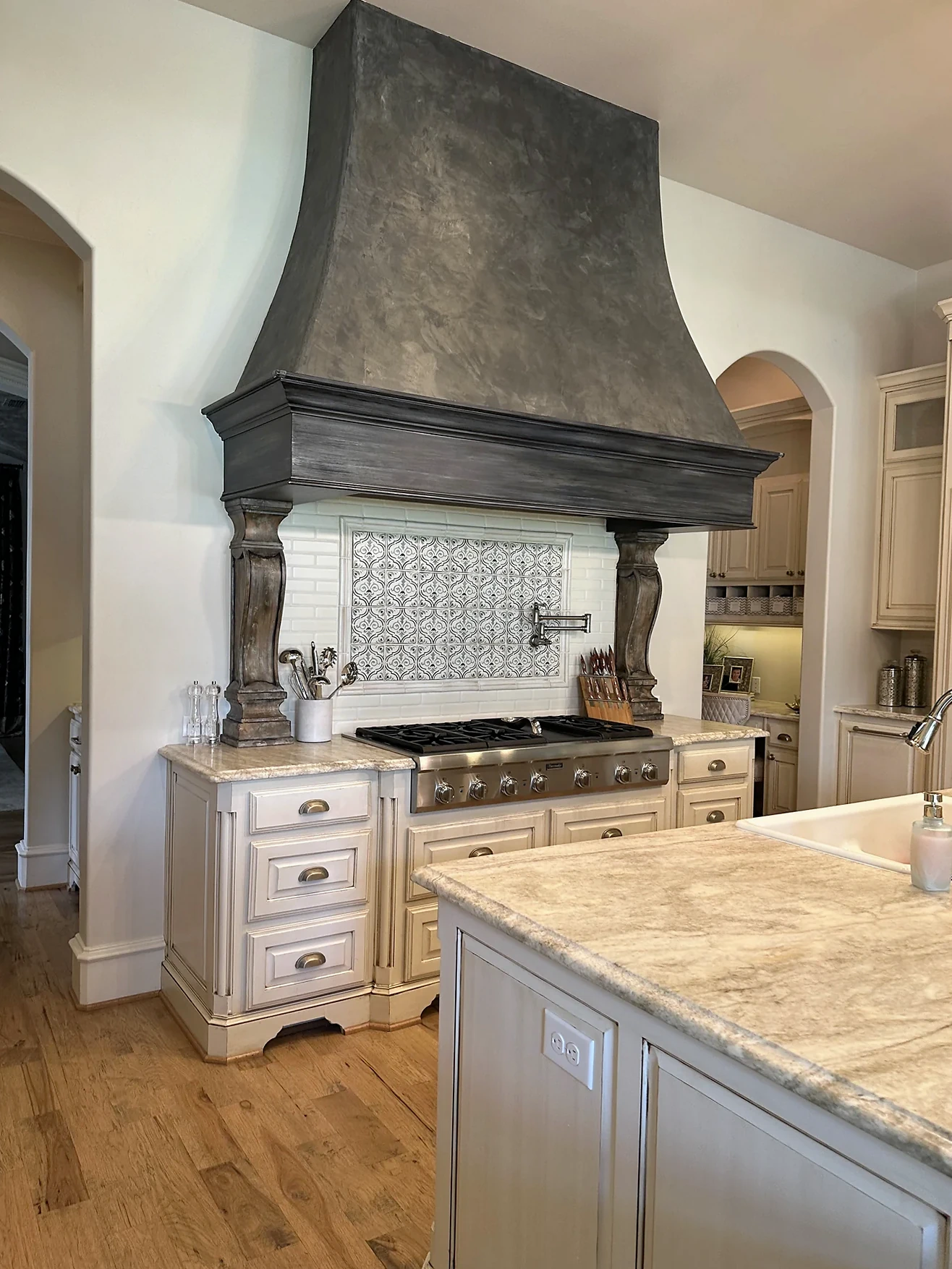 Kitchen cabinetry & range hood from the HT Contractors project gallery